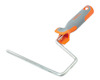 Målarrollerhandtag med grått och orange grepp, böjd metalltråd för att fästa rollerhylsa.