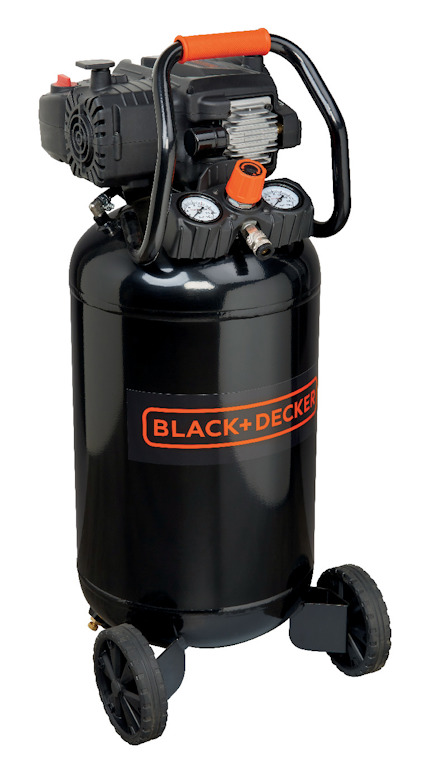 Svart kompressor med texten "BLACK+DECKER" i orange. Två mätare och röda detaljer vid handtaget. Utrustad med hjul.