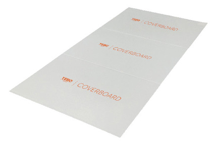 Vit rektangulär skiva med orange text "COVERBOARD" tryckt flera gånger på ytan.
