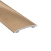 Självhäftande skarvlist av ek med trästruktur och rundade kanter.