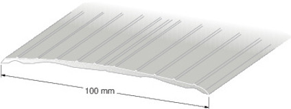 Silverfärgad tröskel med räfflad yta sedd från sidan, måttet 100 mm anges under.