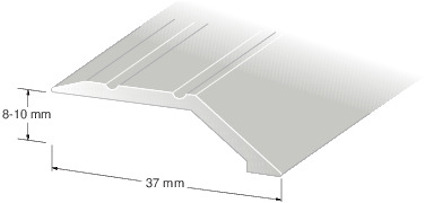 Silverfärgad nivålist med snedskuren kant, uppvisar måtten "8-10 mm" och "37 mm".