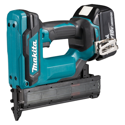 Batteridriven blå dyckertpistol med märket "Makita" och texten "18V LXT Li-ion" på batteriet.