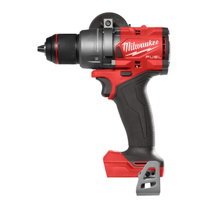 Röd och svart borrskruvdragare med märkningen "Milwaukee Fuel" på sidan.