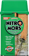 Burk med grön kork och etikett med texten "Nitromors". Visar pensel som tar bort färg från trä. Kapacitet anges som 750 ml.