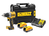 Borrmaskin med batterier, laddare och en svart verktygslåda med "DEWALT"-logga.