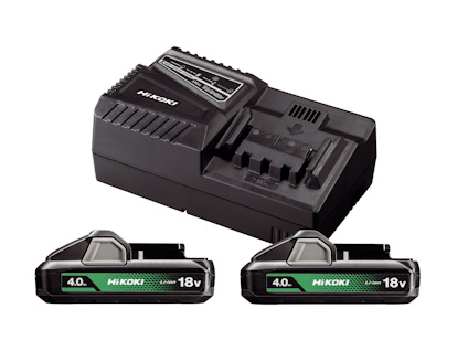 Batteriladdare och två svarta 18V batterier med gröna etiketter från märket HiKOKI.
