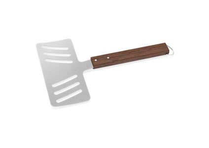 Stekspade med slitsad metallblad och trähandtag, utrustad med upphängningsögla.