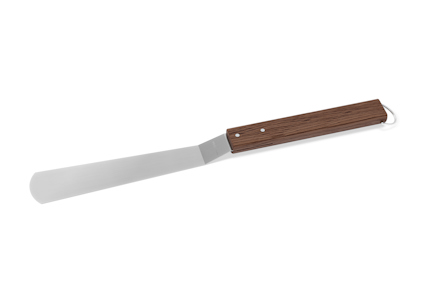 Stekspade med långt, brunt träskaft och bred, platt metallspatel.