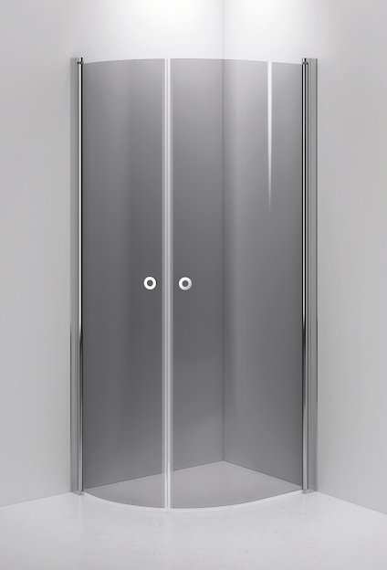 Duschenclosure with two smoke-tinted glass panels and polished metal hinges.