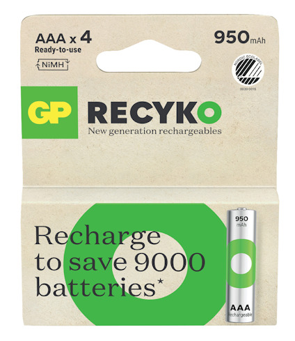 Förpackning med GP ReCyko AAA-batterier, 950mAh, 4 stycken. Texten "Recharge to save 9000 batteries" syns.