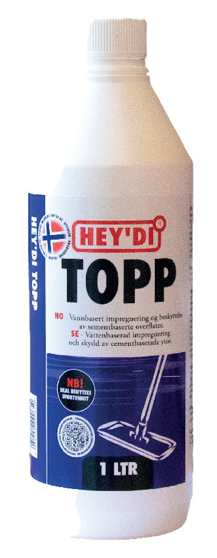 Vit plastflaska med etiketten "HEY'DI TOPP 1 LTR", text på flera språk och en blå och vit design.