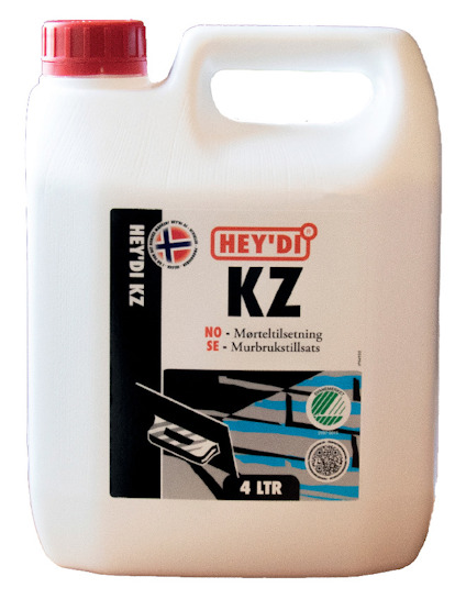 Plastdunk med röd kork, etikett "HEY'DI KZ" och text på norska och svenska, innehåll 4 liter.