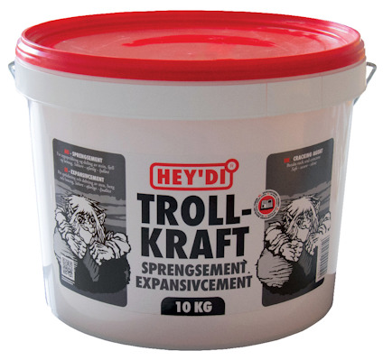 Vit hink med rött lock och texten "HEY'DI TROLL-KRAFT SPRENGSEMENT" i svart. Visar illustration av troll.