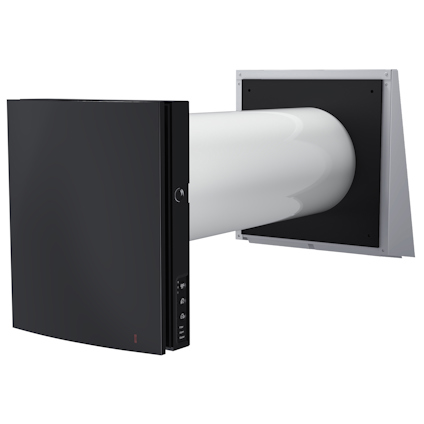 Svart rumsventilator med smal, fyrkantig frontpanel och vit cylinder som går genom en väggplatta.