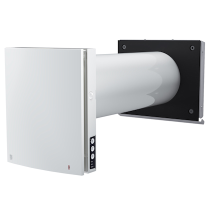 Vit ventilator med cylindrisk kanal och svart montering. Kontrollpanel med knappar synlig på sidan.