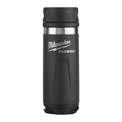 Svart termoskopp med texten "Milwaukee PACKOUT" i vitt. Har ett lock och rostfria detaljer.