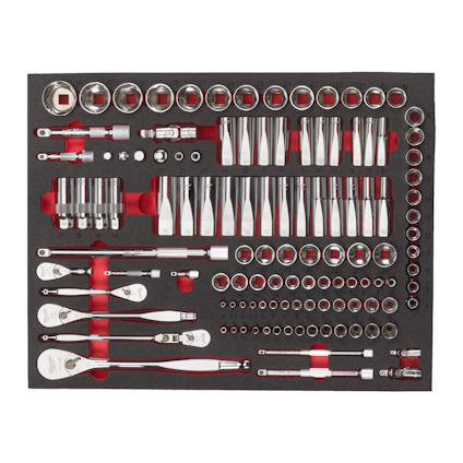 Uppsättning med olika hylsnycklar, skaft och tillbehör organiserade i ett vadderat fodral.