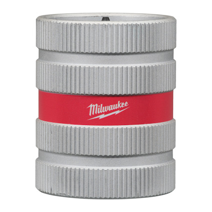 Cylindrisk, grå metallkomponent med en röd mittdel och texten "Milwaukee".