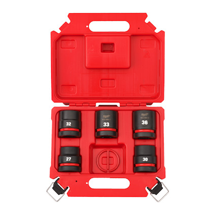 Röd förvaringslåda med fem svarta hylsor placerade i formgjutna platser. Hylsorna är märkta med siffrorna 32, 33, 36, 27 och 30