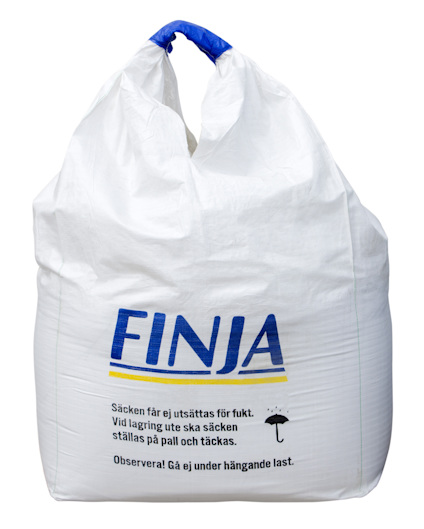 Vit storsäck med blå text "FINJA" och varningstext angående fuktexponering och last.