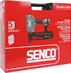 Röd förpackning med texten "Senco FinishPro 16XP" och bild på en spikpistol. Text om produktdetaljer och garanti.