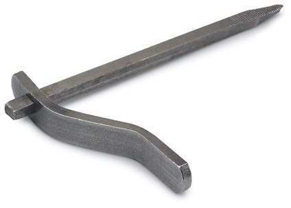 Metallverktyg med L-formad krok och spetsigt skaft i grått stål.