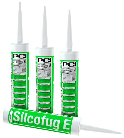 Fyra tuber silikon PCI Silcofug E med gröna etiketter och appliceringsmunstycken.