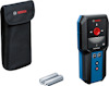 Digital detektor med svart väska och två silverfärgade batterier, Bosch-logotypen synlig.