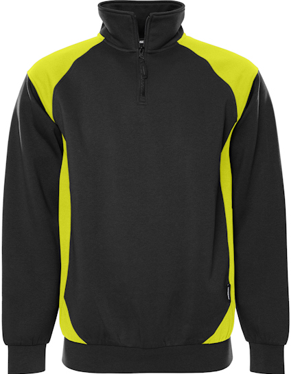 Svart sweatshirt med gula, reflexdetaljer på axlar och sidor och kort dragkedja.