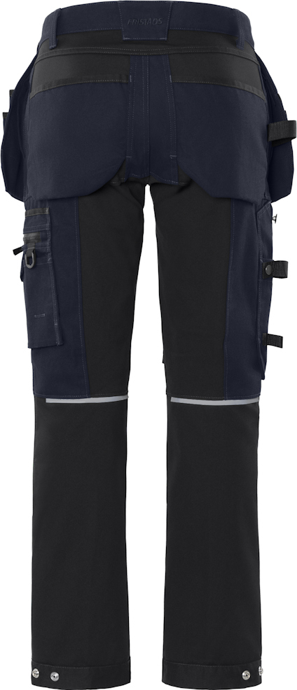 Arbetsbyxor bakifrån, svart och mörkblå design med fickor och reflexdetaljer.