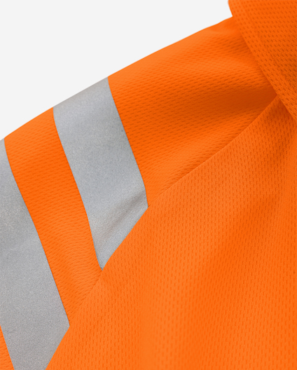 Orange tyg med grå reflekterande ränder.