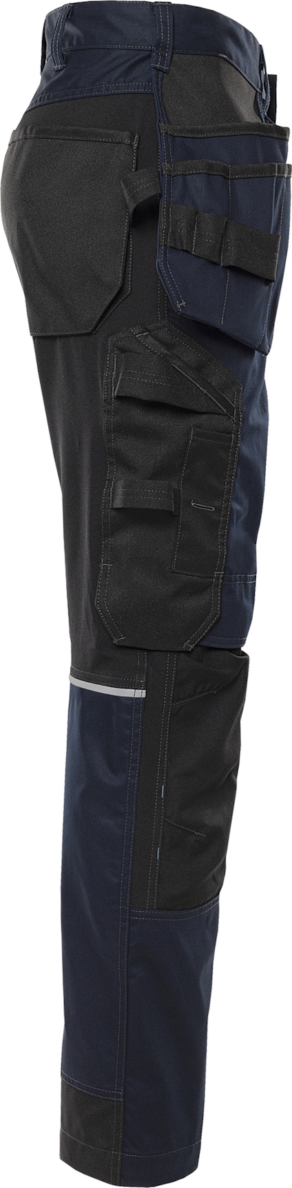 Arbetsbyxa i svart och mörkblått med flera fickor och en reflexdetalj.