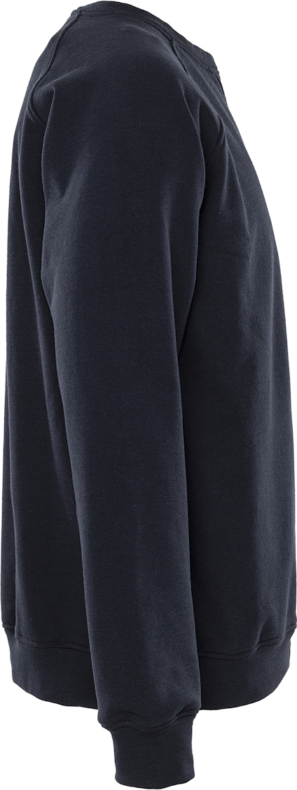 Svart sweatshirt, sedd från sidan, med rund hals och långa ärmar.