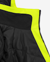 Svart och neongul jacka med dragkedja, insida av fleece och quiltad design.