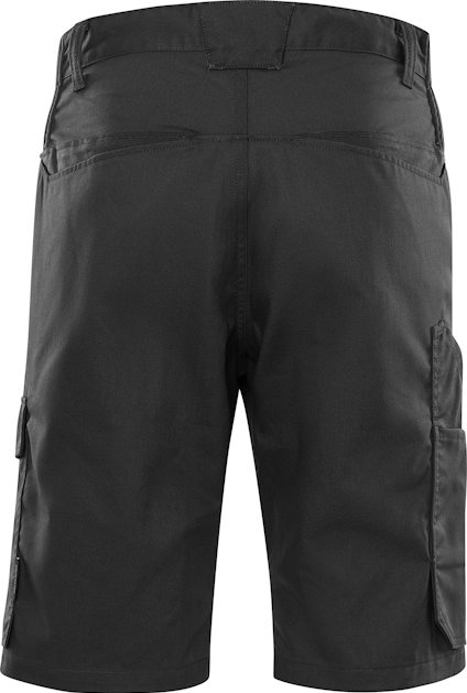 Svarta shorts med flera fickor, sett bakifrån.