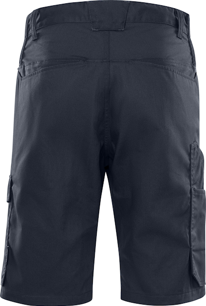 Mörka shorts med flera fickor och bälteshällor, avsedda för arbete eller fritid. Sedd bakifrån.