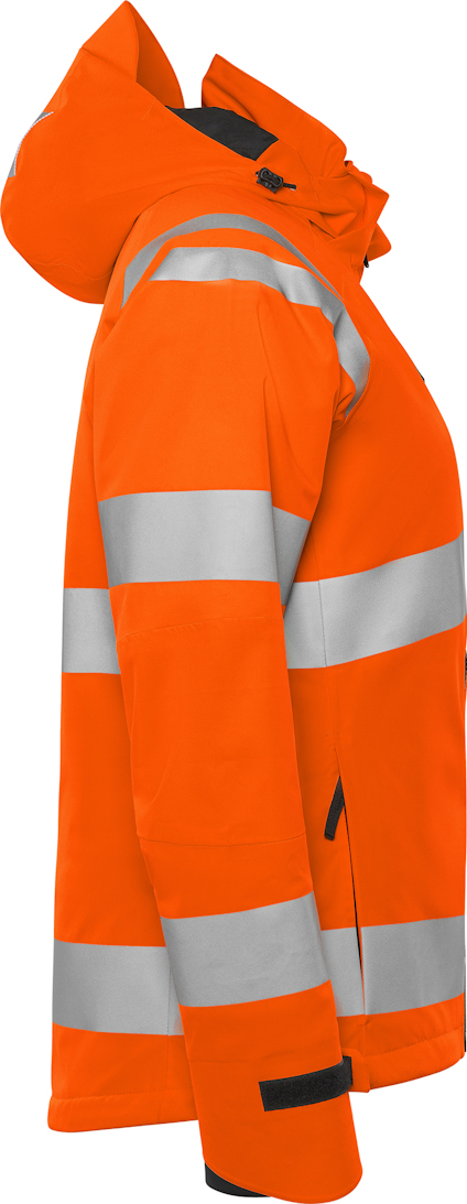 Orange reflexjacka med huva och gråa reflexband, sedd från sidan.