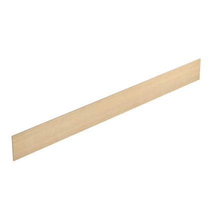 Rektangulär träskiva i ljust trä, sedd diagonalt mot en vit bakgrund.