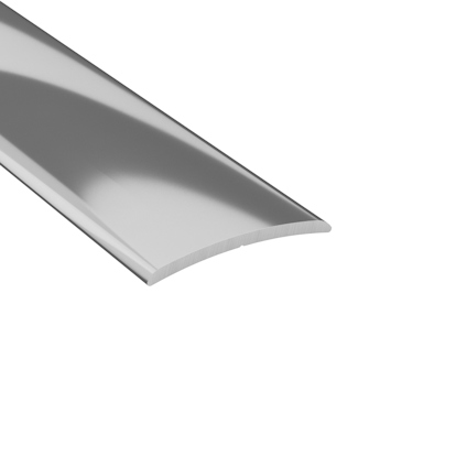 Silverfärgad, svagt böjd list med slät yta och reflekterande finish.