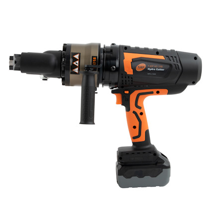 Sladdlös hydraulpump i svart och orange med handtag och batteri.