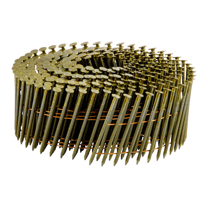 En rulle med guldiga spik med rundade skallar och runda trådklämmor.