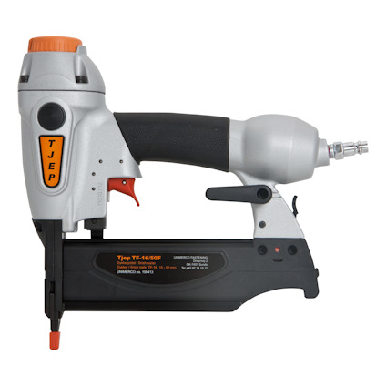 Dyckertpistol med orange och svart accent, silver och grå kropp, ansluten till en luftkompressor.
