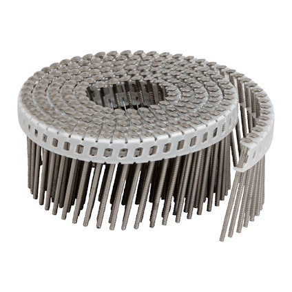 Spiralformat spikband av metall med plastband, innehåller många runda spikhuvuden och skruvliknande skenor.