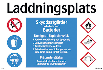 Skylt med texten "Laddningsplats" och varningstexter om säkerhetsåtgärder vid arbete med batterier. Fyra farosymboler syns.