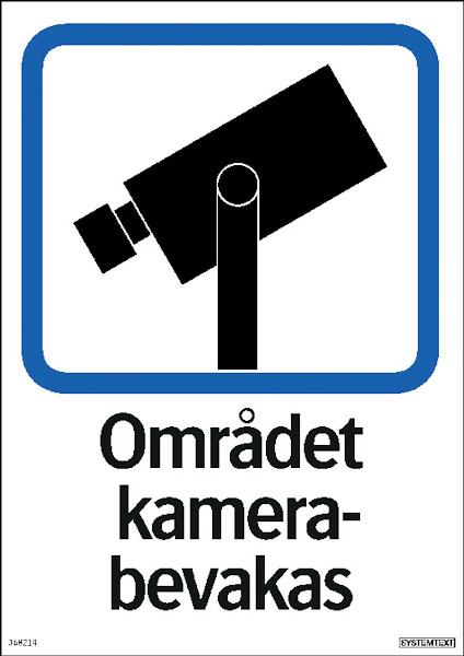 Skylt med en stiliserad kameraikon och texten "Området kamerabevakas" i svart.