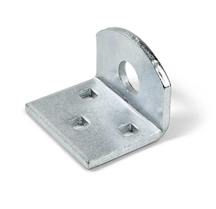 Metallfäste med tre kvadratiska hål och ett runt hål.