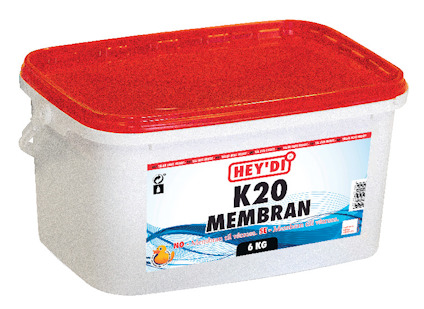 Behållare med rött lock märkt "Hey'di K20 Membran 6 kg".