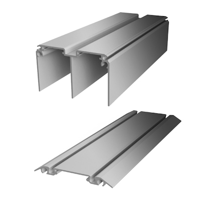 Två silverfärgade aluminiumskivor med spår och kanter, en sedd från sidan och en ovanifrån.