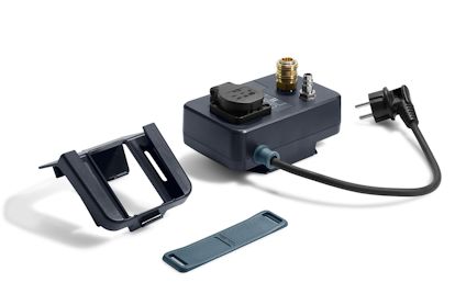 Elektrisk tryckluftsmodul med sladd, adapter och monteringsfäste, mot vit bakgrund.